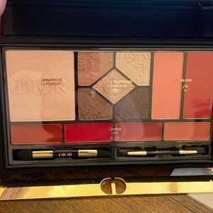 Doir Ecrin Couture make up palette.